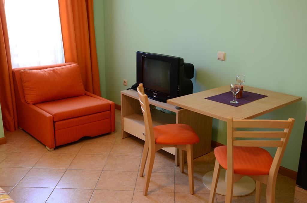 Royal Sun Aparthotel Slăntjev Brjag Rum bild