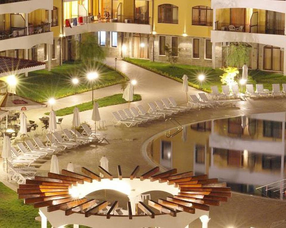 Royal Sun Aparthotel Slăntjev Brjag Exteriör bild